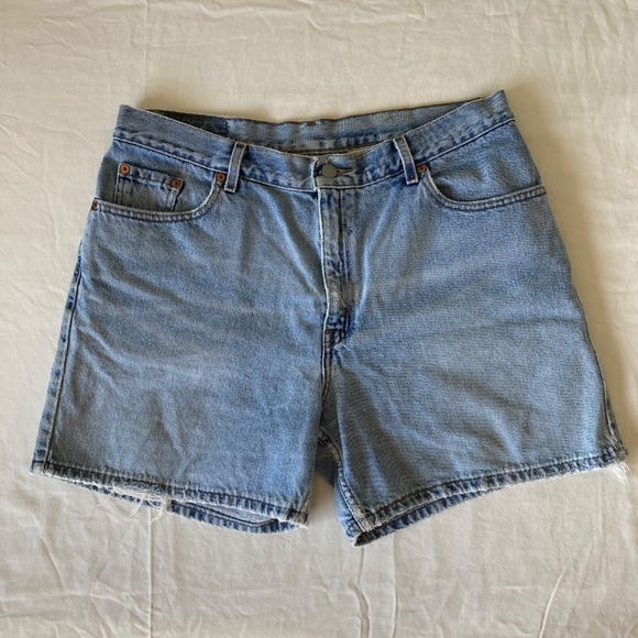 Women's Vintage Levi Jean Shorts Size 14 - Picture 2 of 12